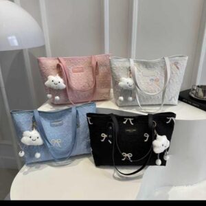 Tote bag with charm 01